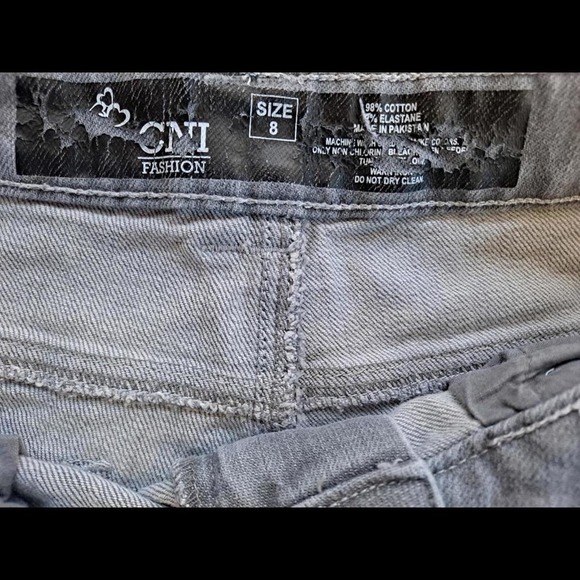 C.N.I Gray Distressed Roll Up‎ Shorts Size 8 - Picture 3 of 5